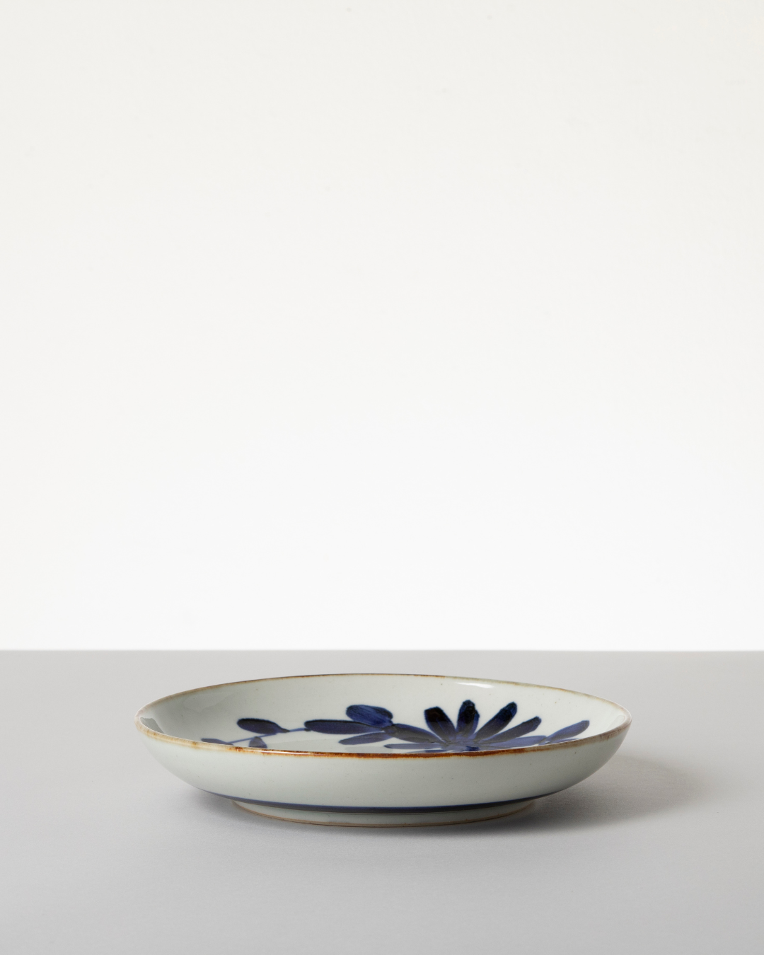 Blue & White Hand-Painted Japanese Large Plate 8.7" – Hasami Ware chrysanthemum side
