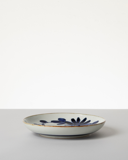 Blue & White Hand-Painted Japanese Large Plate 8.7" – Hasami Ware chrysanthemum side