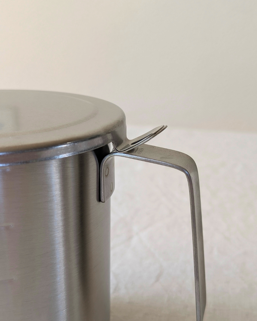Drip-Free Oil Pot with Fine Mesh Filter – Small / Large