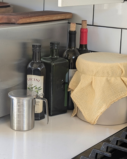 Drip-Free Oil Pot with Fine Mesh Filter – Small / Large