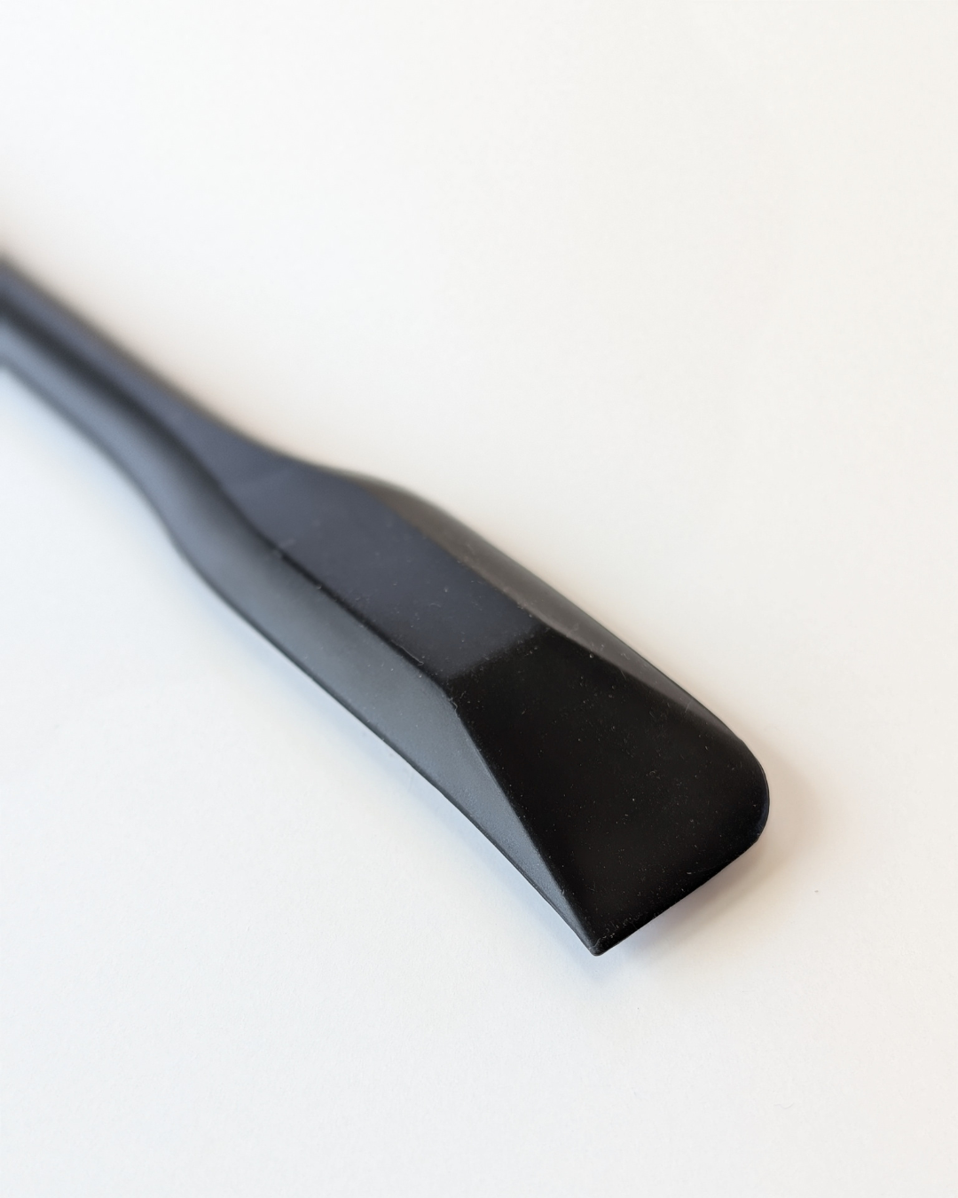 Slim Heat-Resistant Silicone Spatula – Black closeup